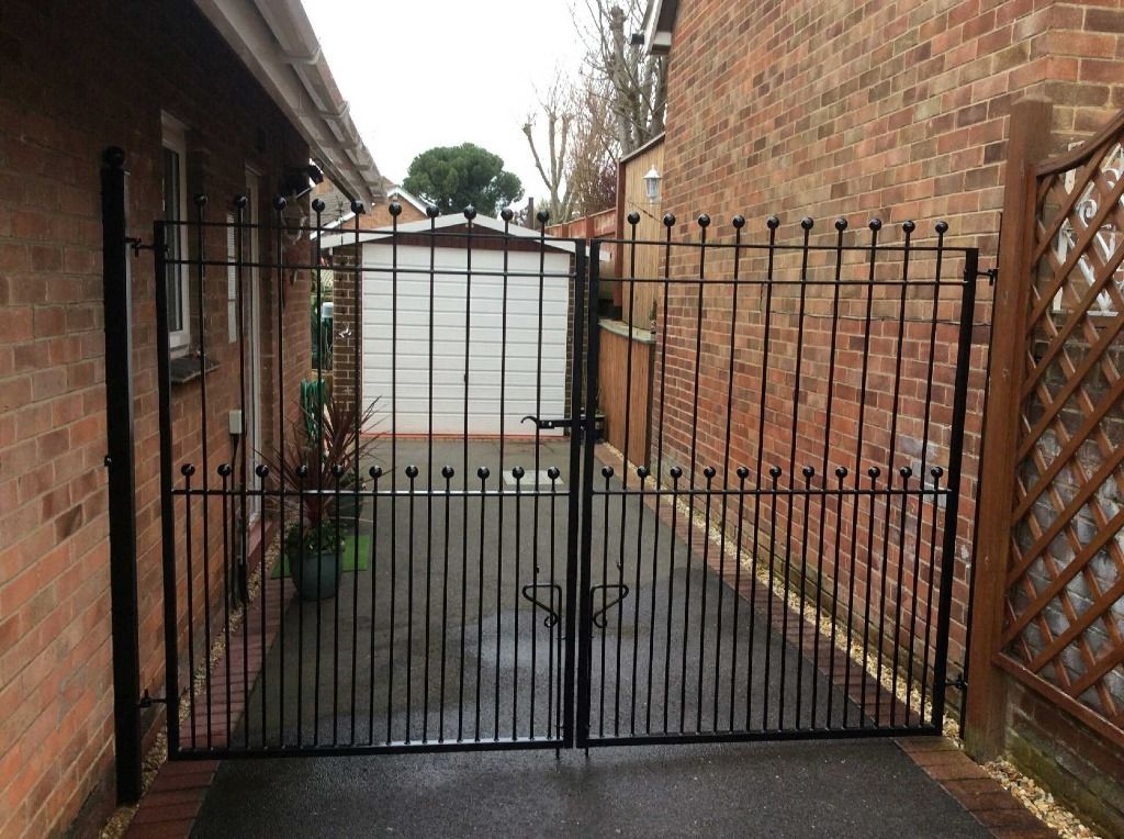 How to Spray Paint a Gate