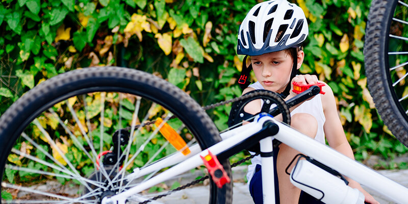 kid assembling bike