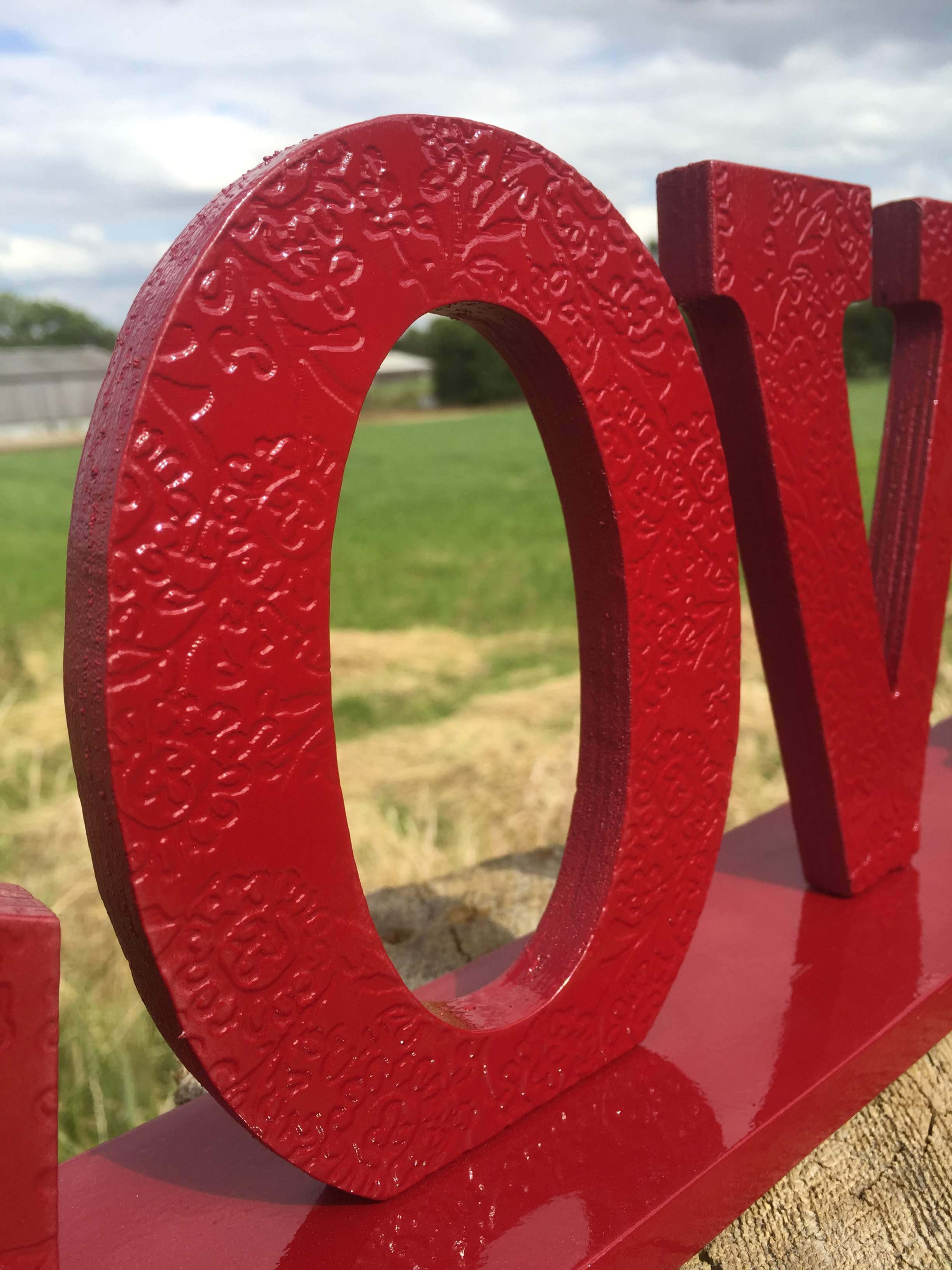 close up of o in love sign