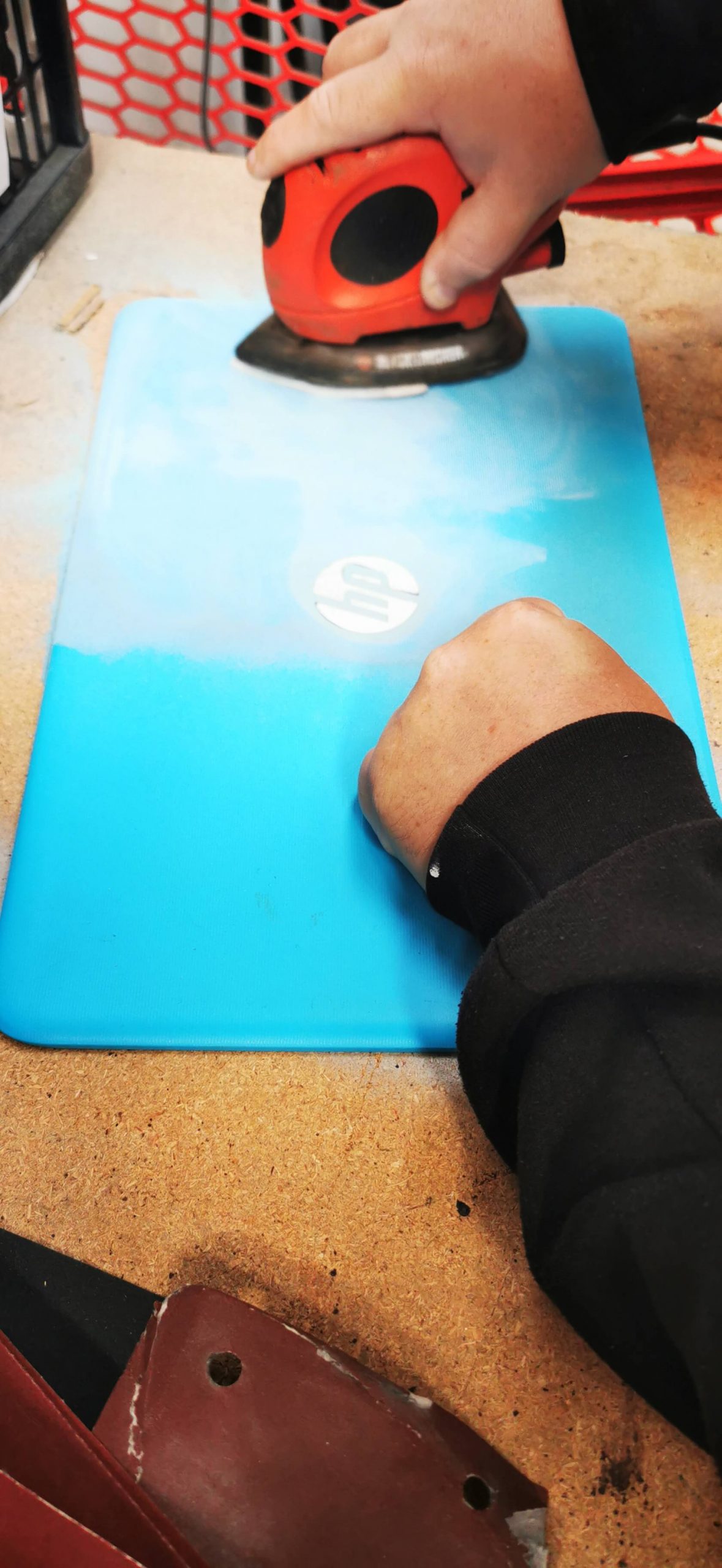 sanding laptop