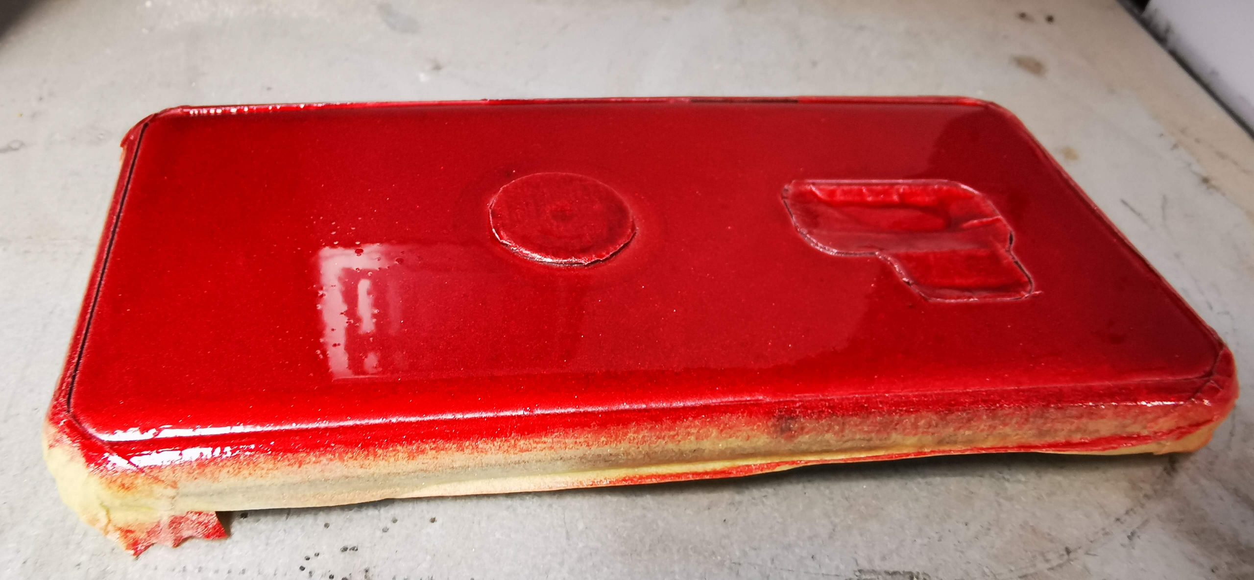 spraying case red