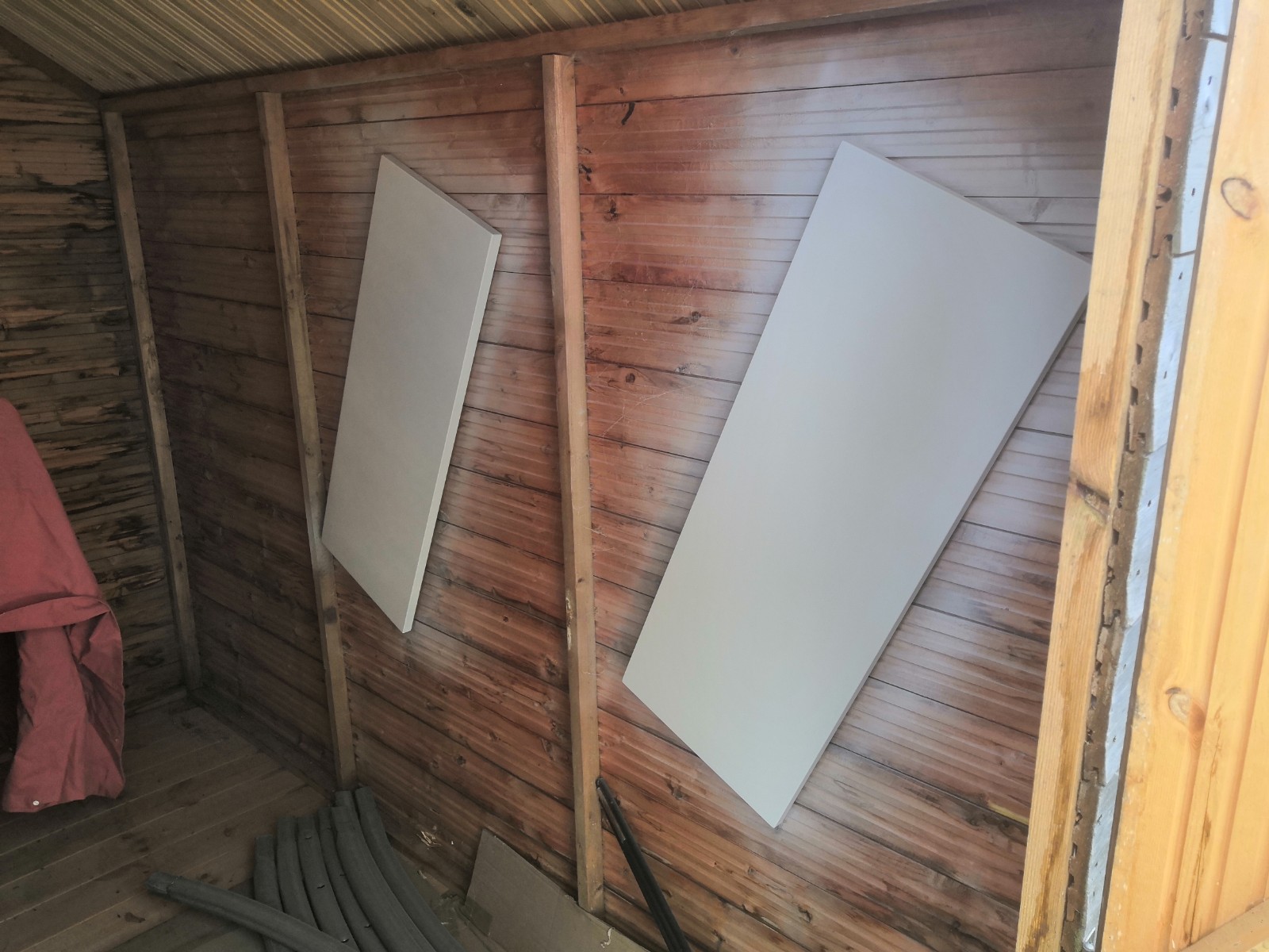 spraying bathroom panels