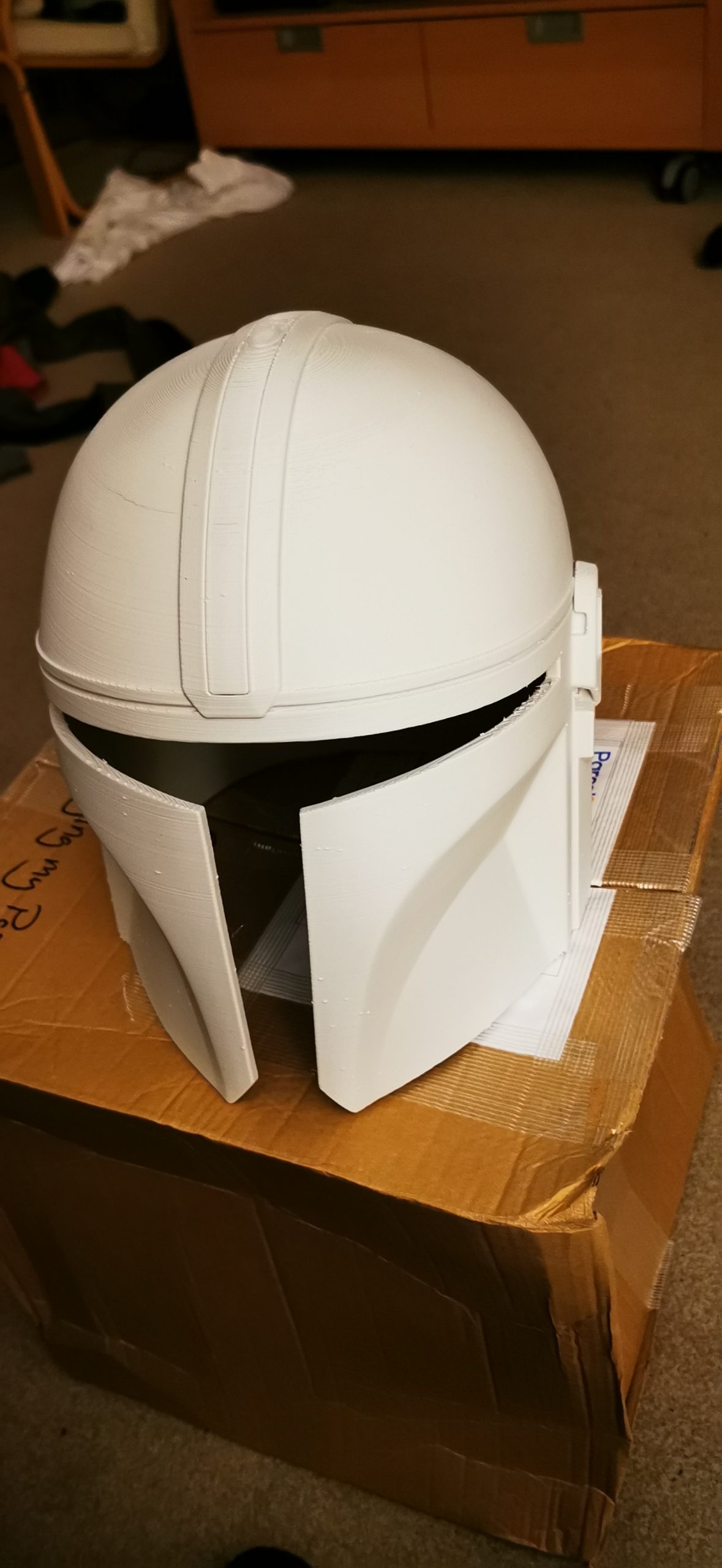 madalorian helmet