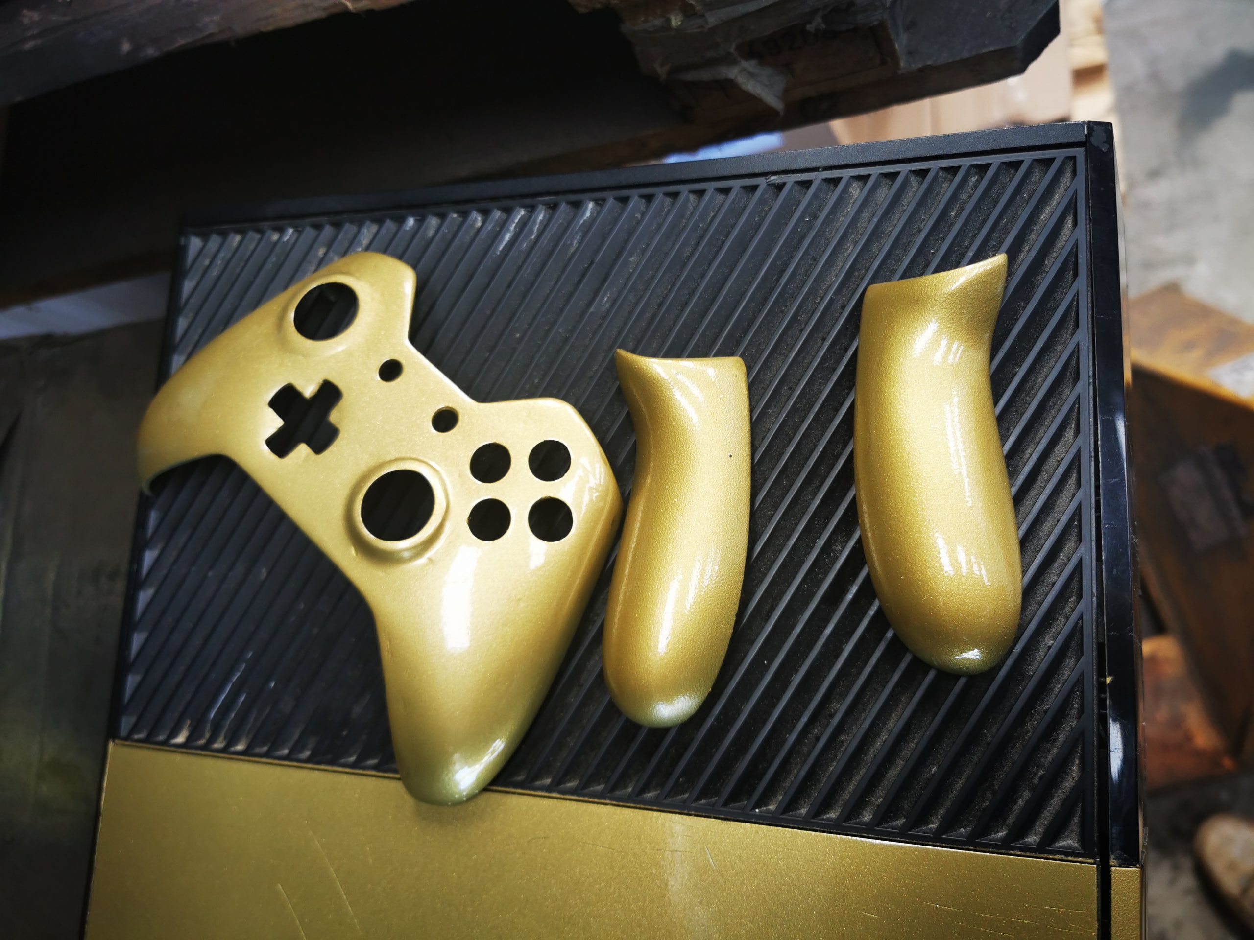 finished gold controllers