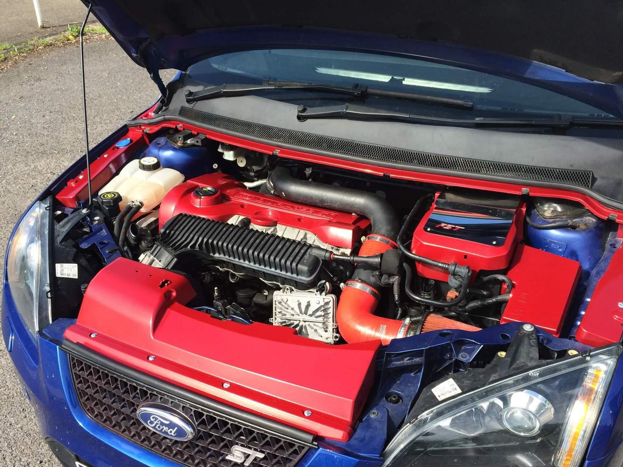 blue car with red engine