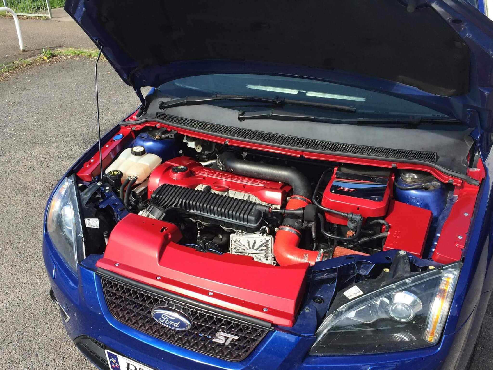 blue ford with sprayed red engine