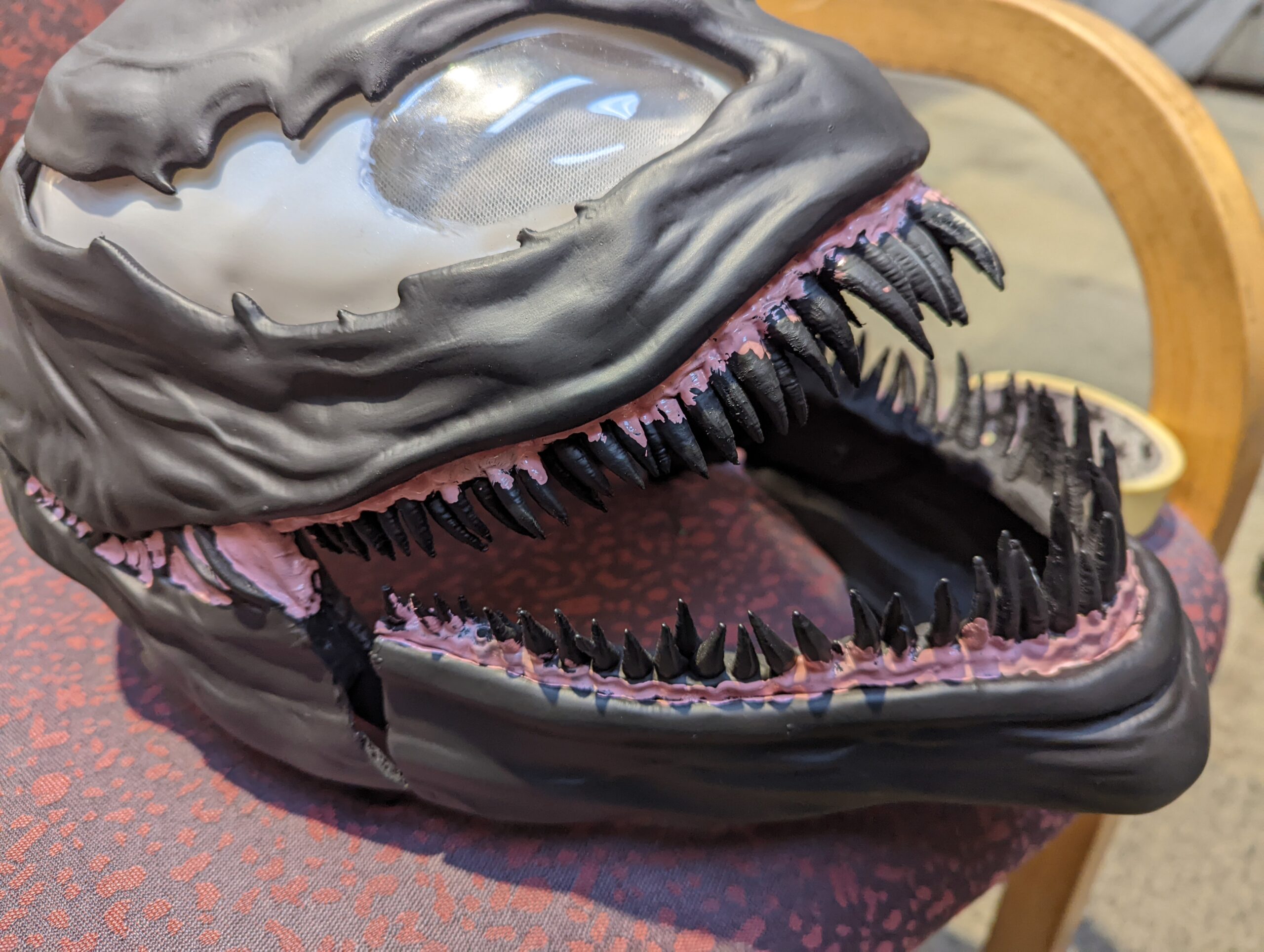 painting gums on mask